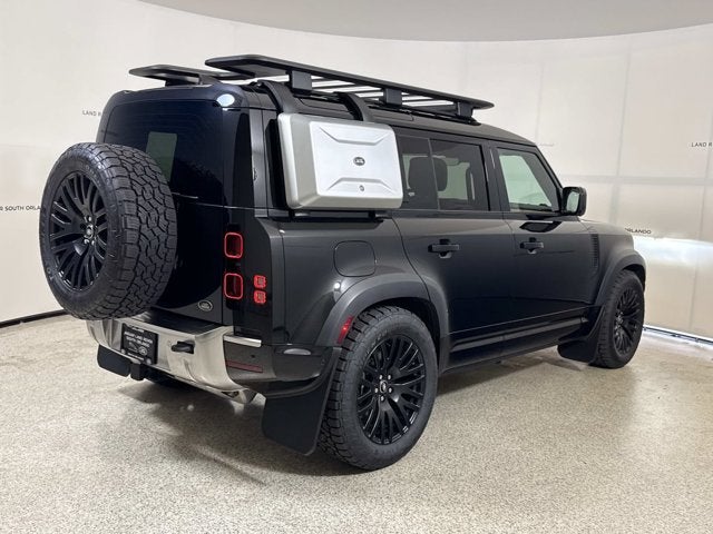 2023 Land Rover Defender SE