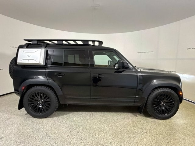 2023 Land Rover Defender SE