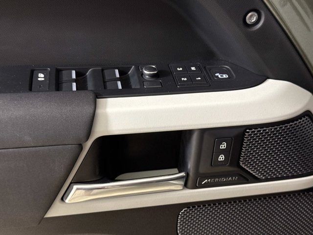 2020 Land Rover Defender SE
