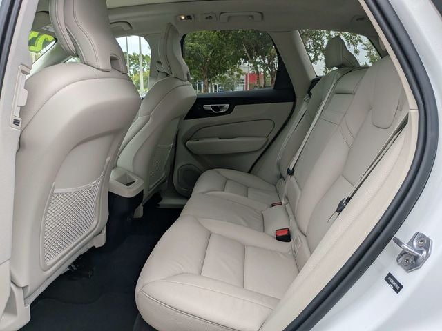 2021 Volvo XC60 T5 Momentum