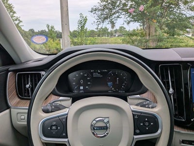 2021 Volvo XC60 T5 Momentum