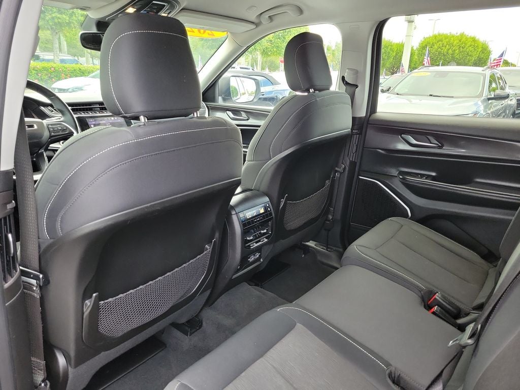 2022 Jeep Grand Cherokee L Laredo