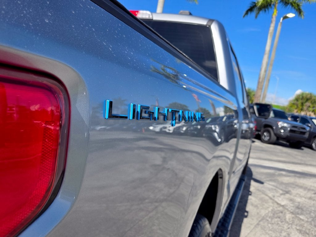 2025 Ford F-150 Lightning Flash