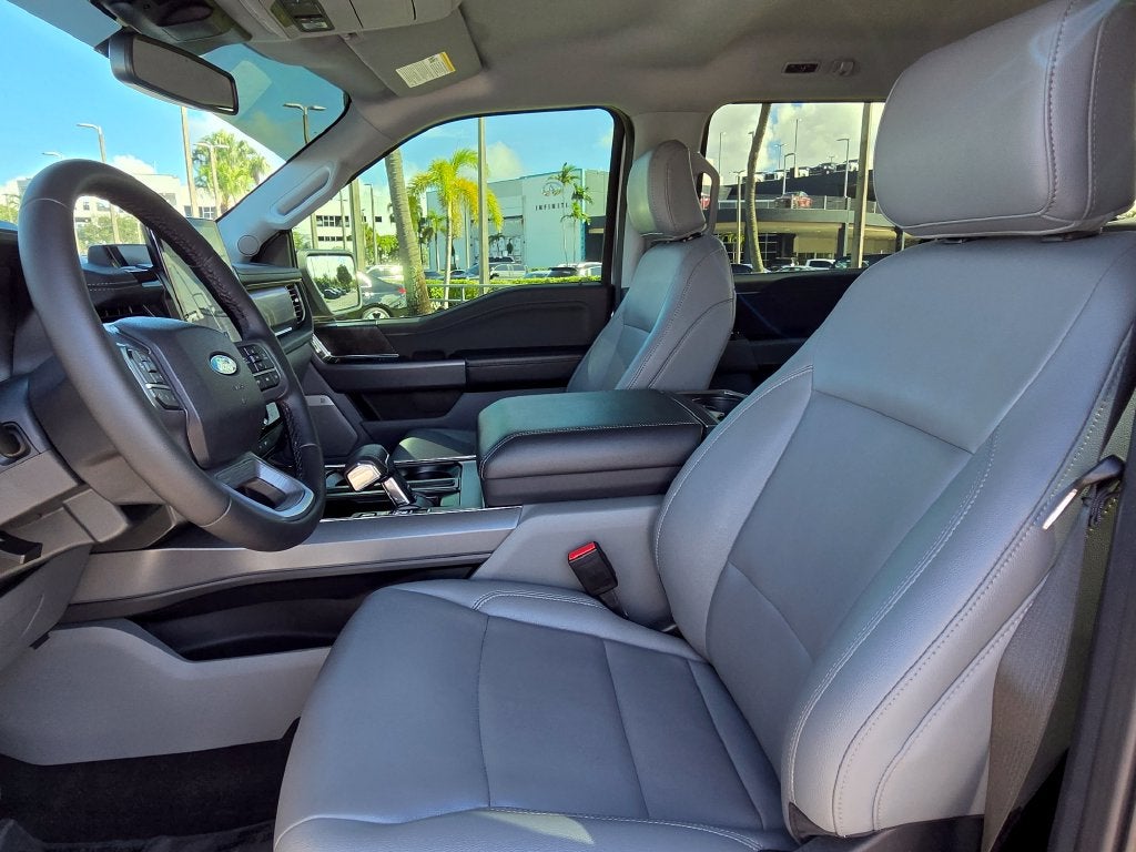 2025 Ford F-150 Lightning Flash