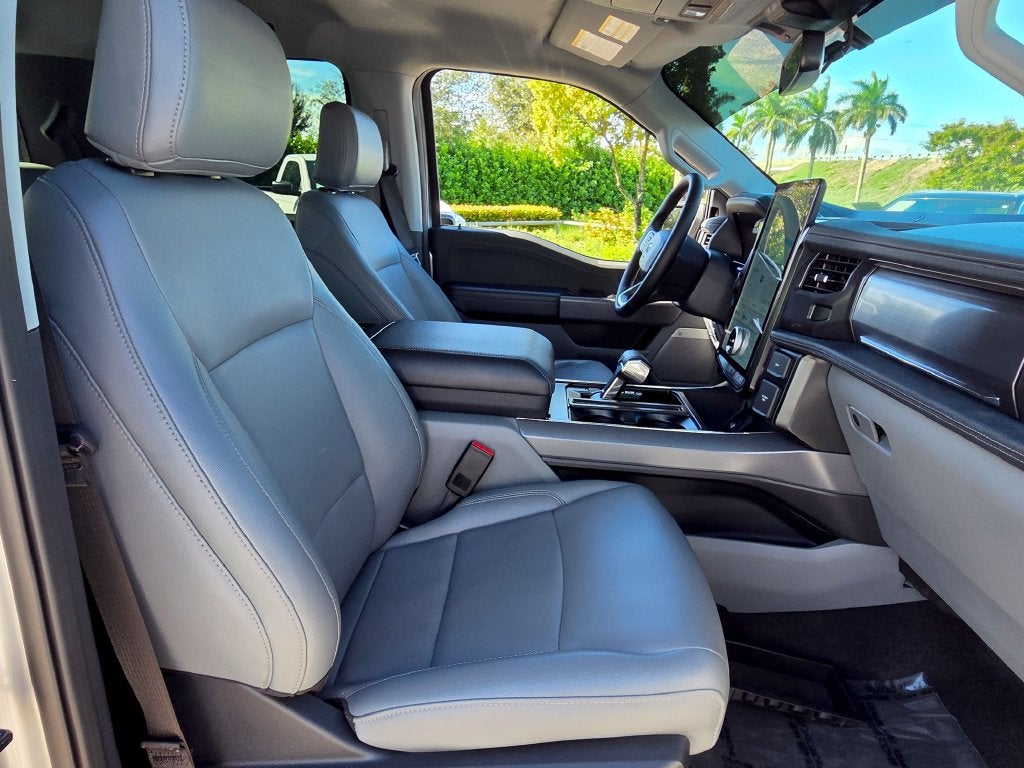 2025 Ford F-150 Lightning Flash