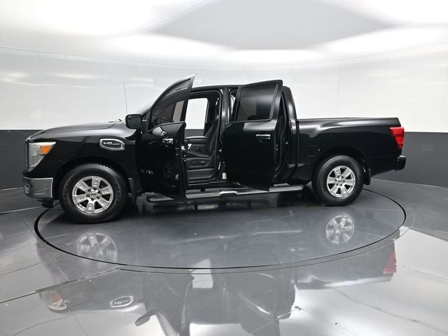 2017 Nissan Titan SV
