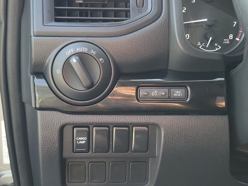 2022 Nissan Titan SV