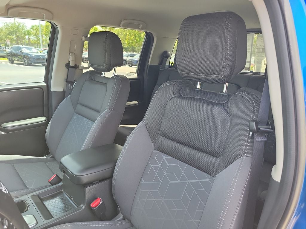 2025 Nissan Frontier SV