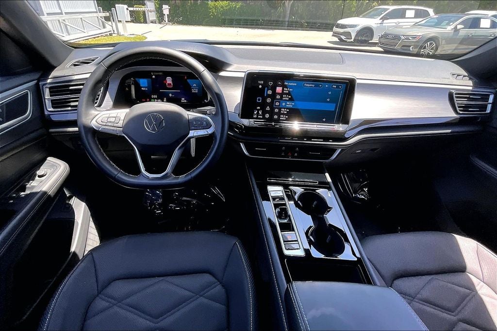 2025 Volkswagen Atlas Cross Sport 2.0T SE w/Technology