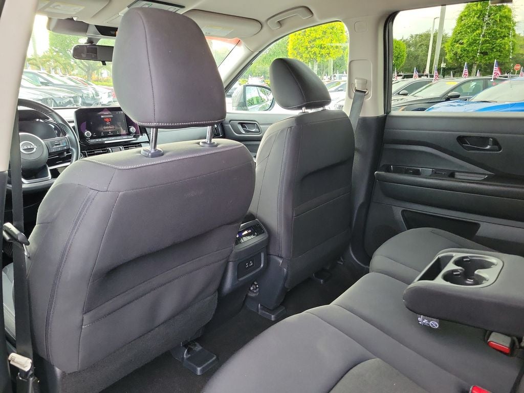 2024 Nissan Pathfinder SV