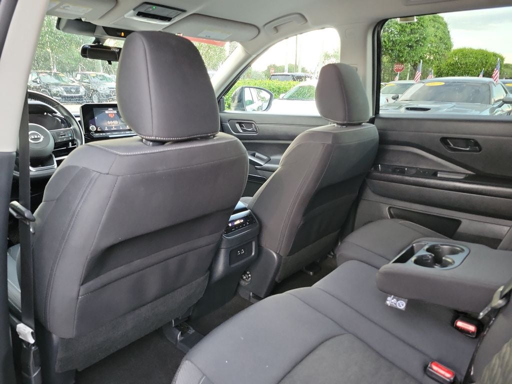 2024 Nissan Pathfinder SV
