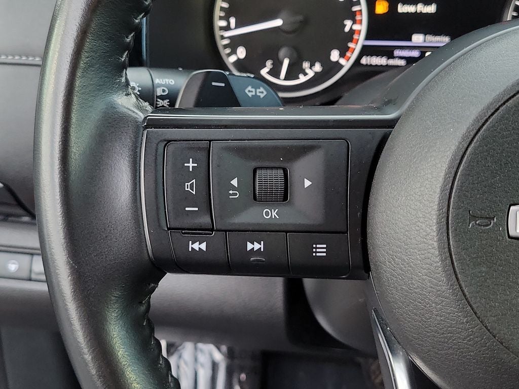 2024 Nissan Pathfinder SV