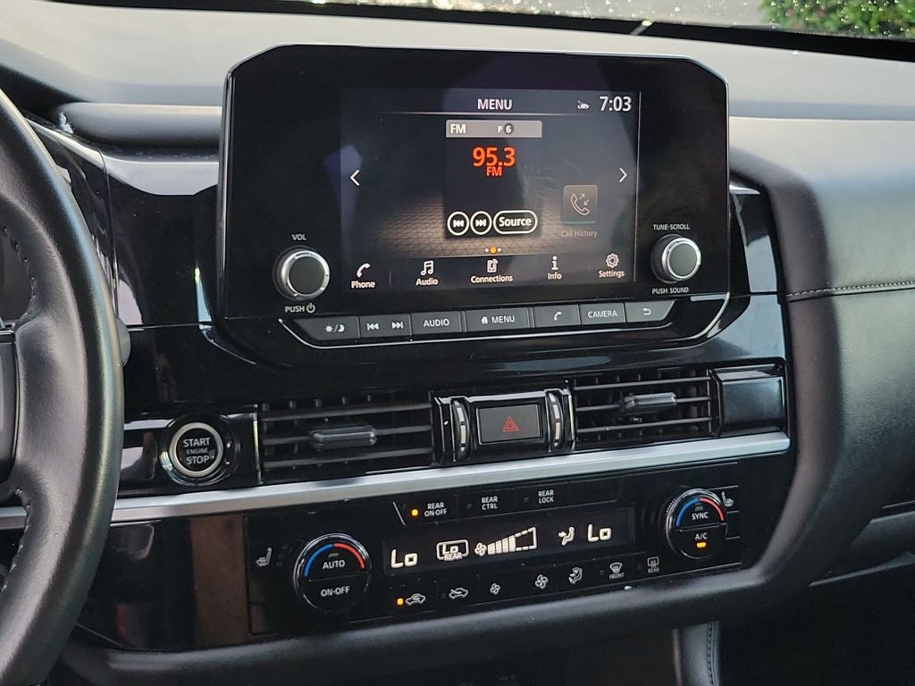 2024 Nissan Pathfinder SV
