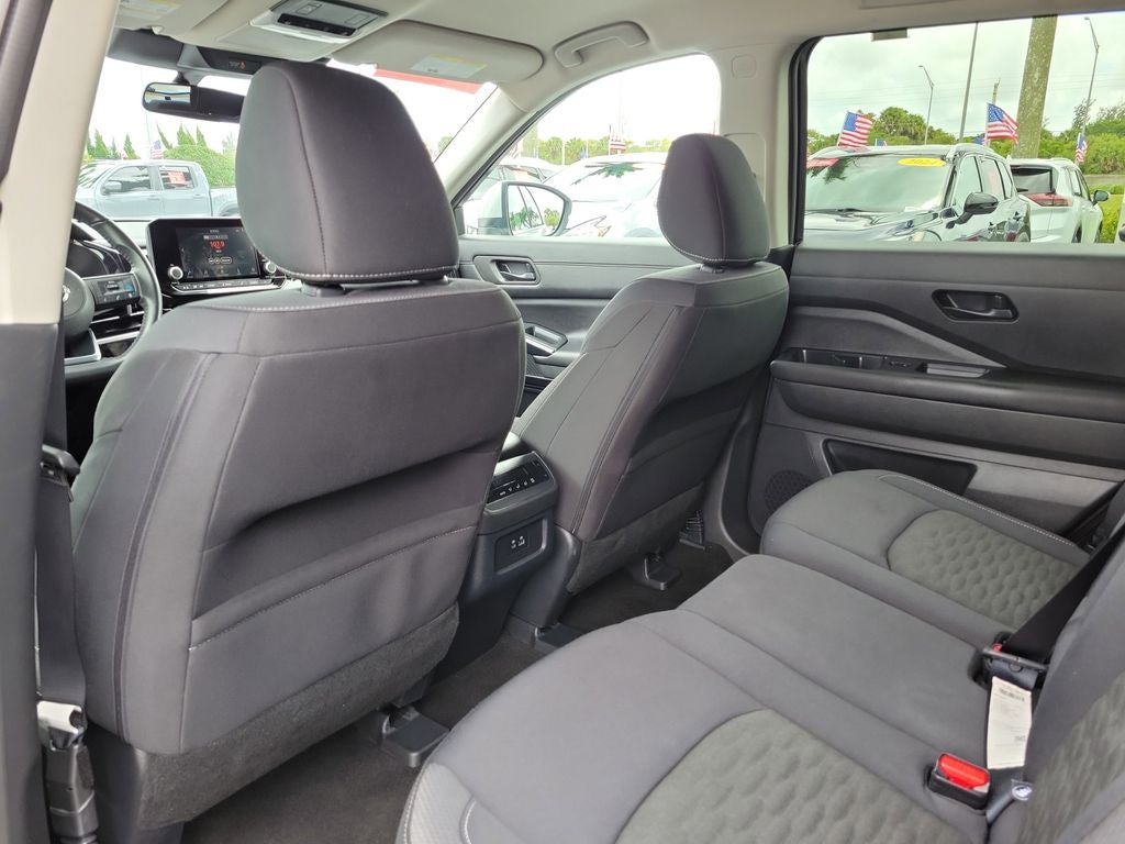 2024 Nissan Pathfinder SV