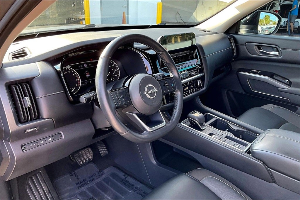 2023 Nissan Pathfinder SL