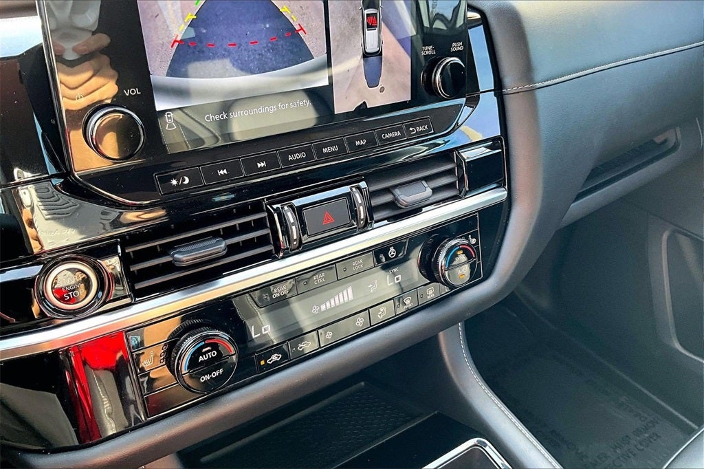 2023 Nissan Pathfinder SL