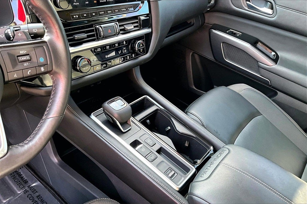 2023 Nissan Pathfinder SL
