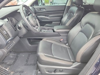 2024 Nissan Pathfinder SL