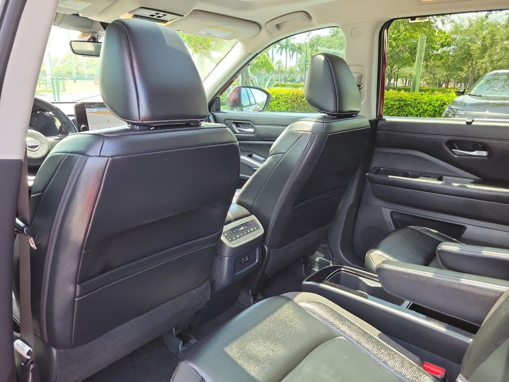 2023 Nissan Pathfinder SL