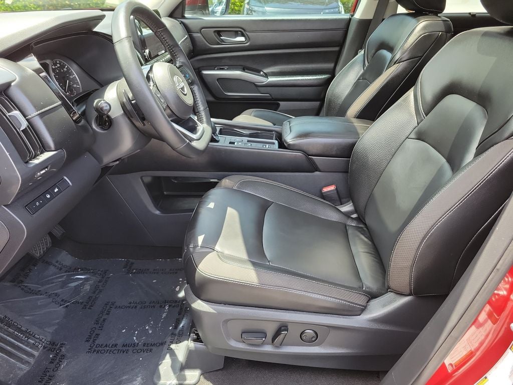 2023 Nissan Pathfinder SL