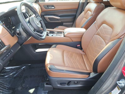 2025 Nissan Pathfinder Platinum