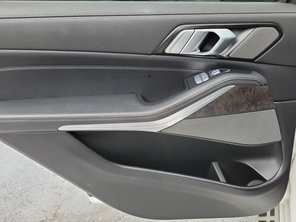 2025 BMW X7 xDrive40i M