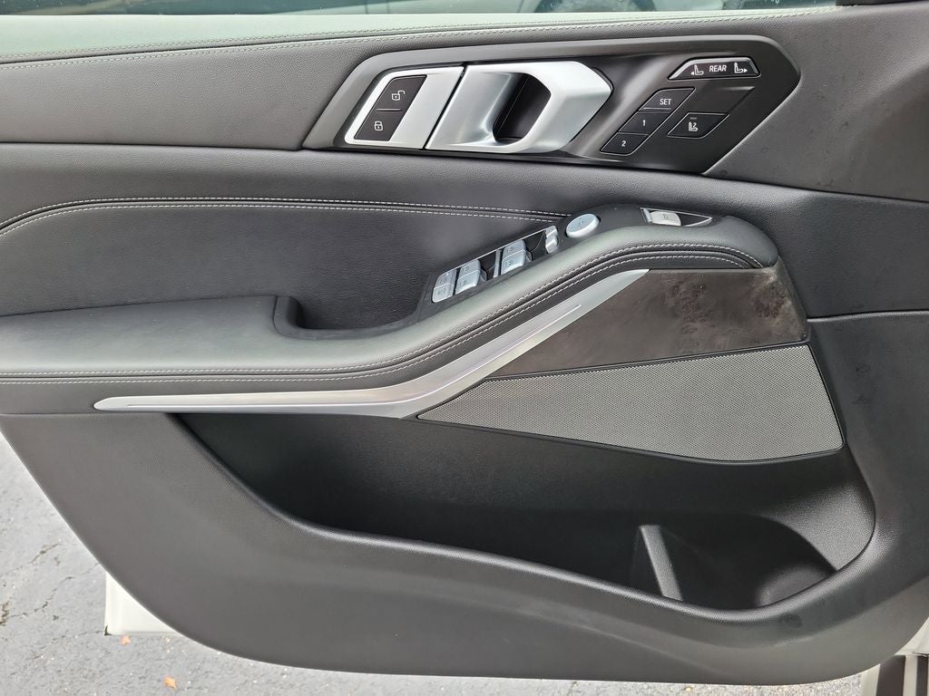 2025 BMW X7 xDrive40i M