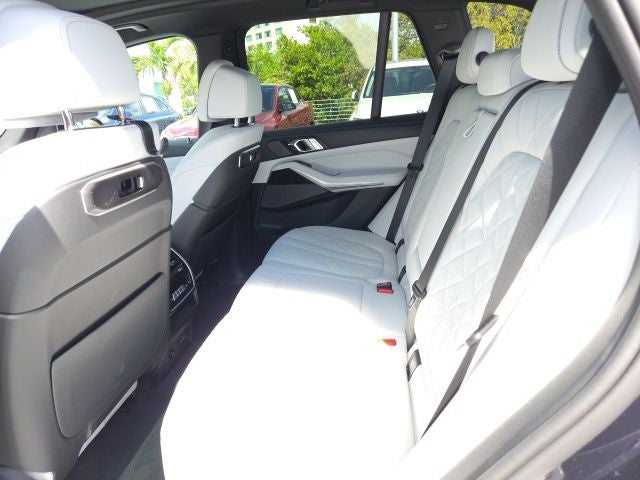 2025 BMW X5 M60i