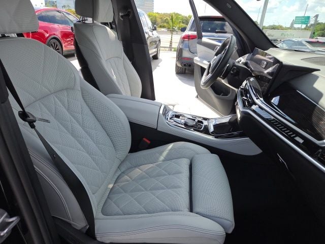 2025 BMW X5 M60i
