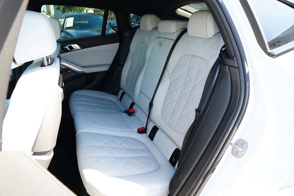 2025 BMW X6 xDrive40i
