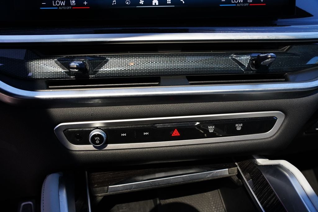 2025 BMW X6 xDrive40i