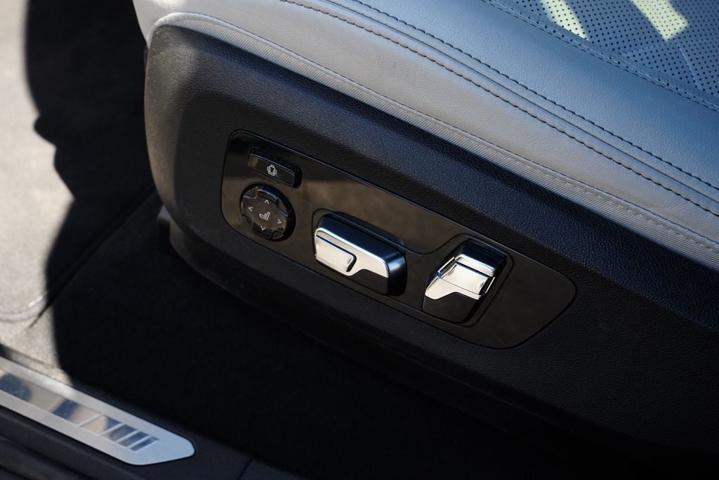2025 BMW X6 xDrive40i