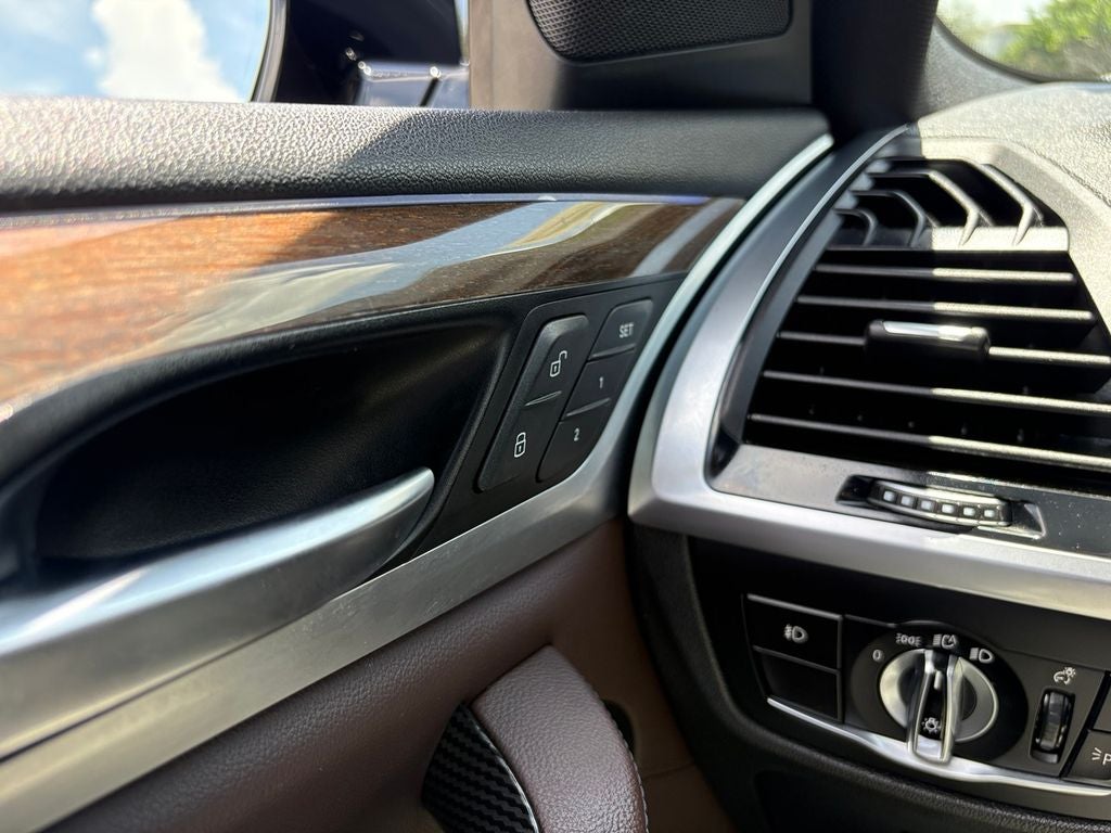 2019 BMW X3 sDrive30i FULL APPLE CAR PLAY, BLACKED OUT & MORE!