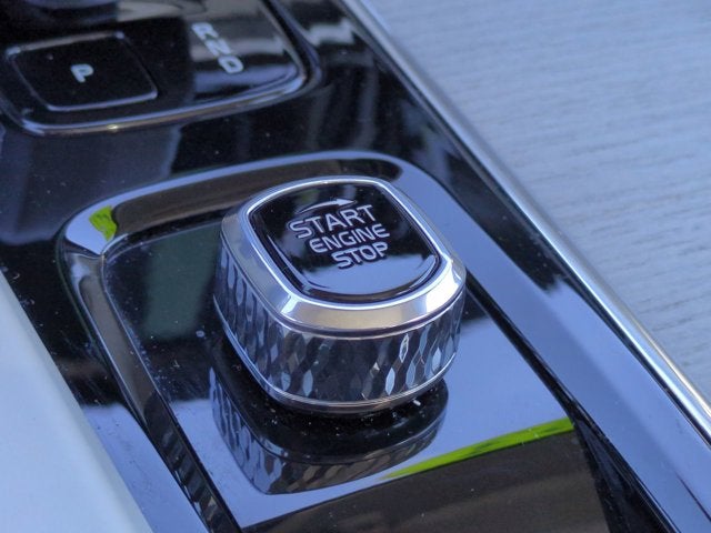 2023 Volvo S60 Ultimate Bright Theme