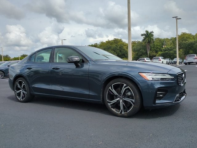 2024 Volvo S60 Core Dark Theme