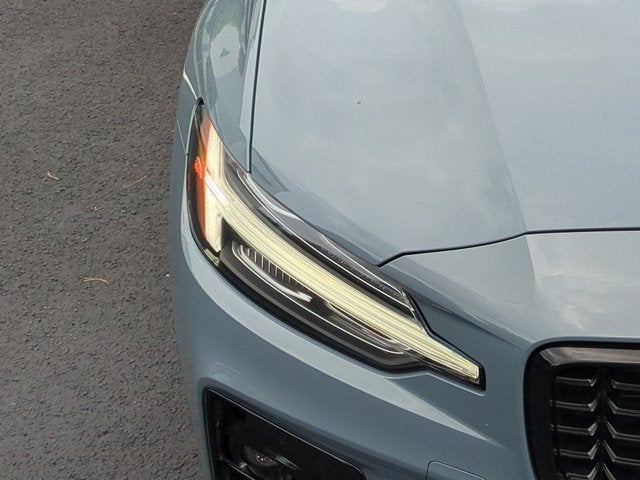 2024 Volvo S60 Plus Dark Theme