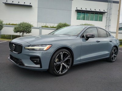 2024 Volvo S60 Plus Dark Theme