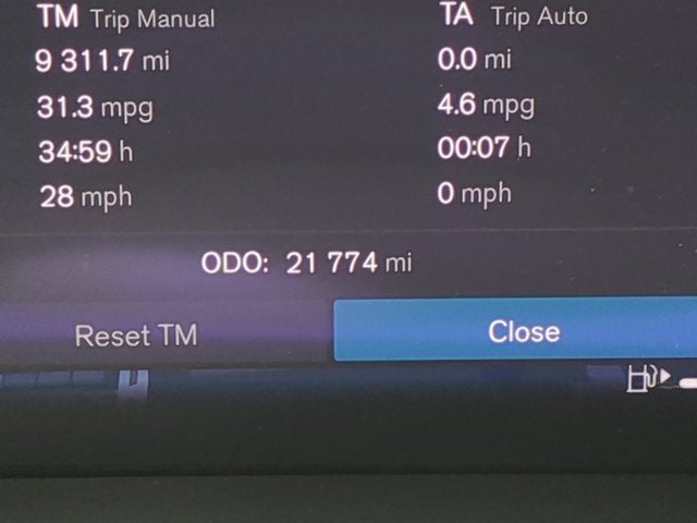 2024 Volvo S60 Plus Dark Theme