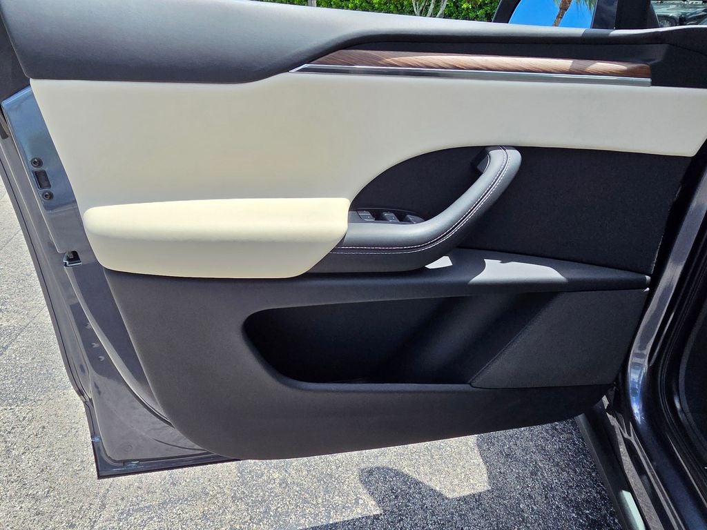 2023 Tesla Model X Standard Range