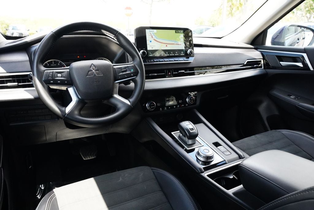 2024 Mitsubishi Outlander SE