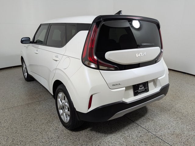 2024 Kia Soul LX IVT