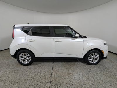 2024 Kia Soul LX IVT
