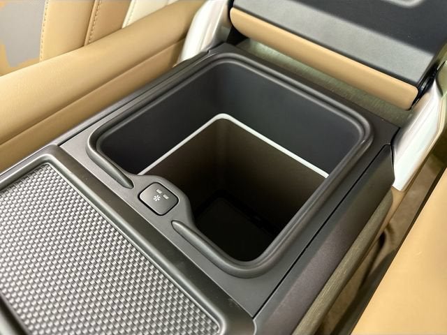 2026 Land Rover Range Rover SV