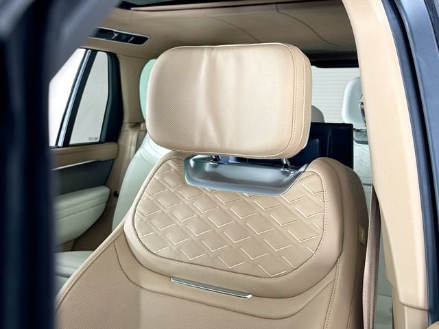 2026 Land Rover Range Rover SV