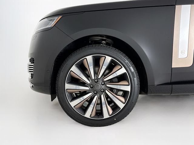 2026 Land Rover Range Rover SV