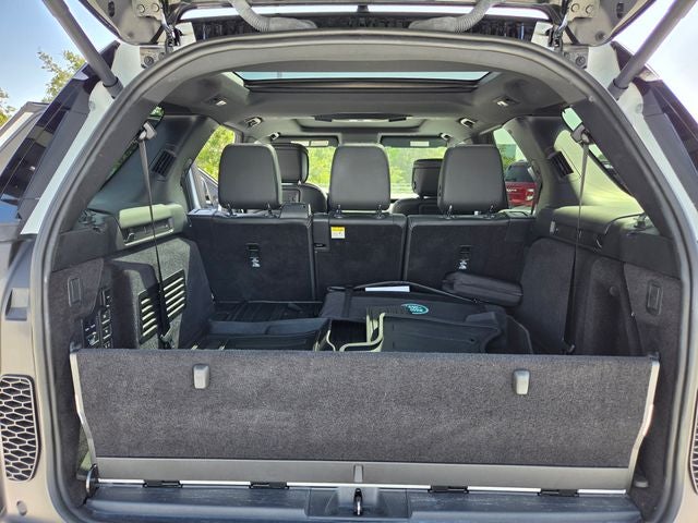 2023 Land Rover Discovery Metropolitan Edition