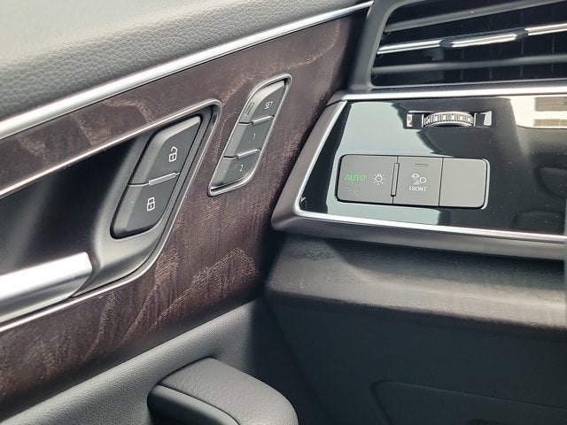 2023 Audi Q8 55 Premium