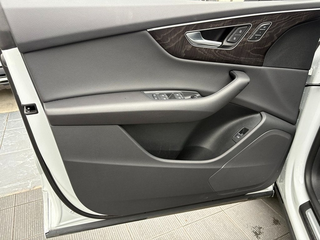 2023 Audi Q8 55 Premium quattro