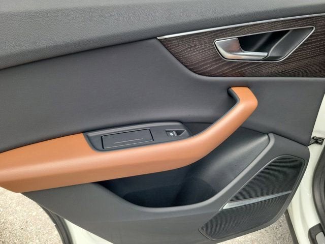 2022 Audi Q8 55 Premium Plus