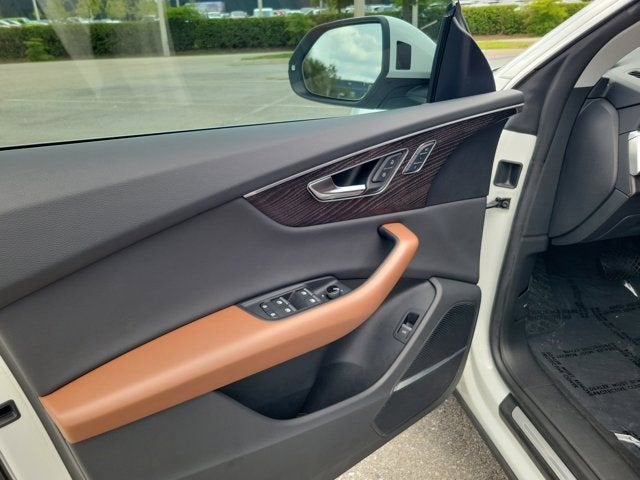 2022 Audi Q8 55 Premium Plus